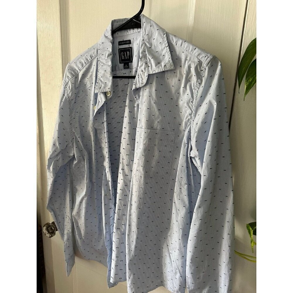 Gap Men’s size small button down shirt